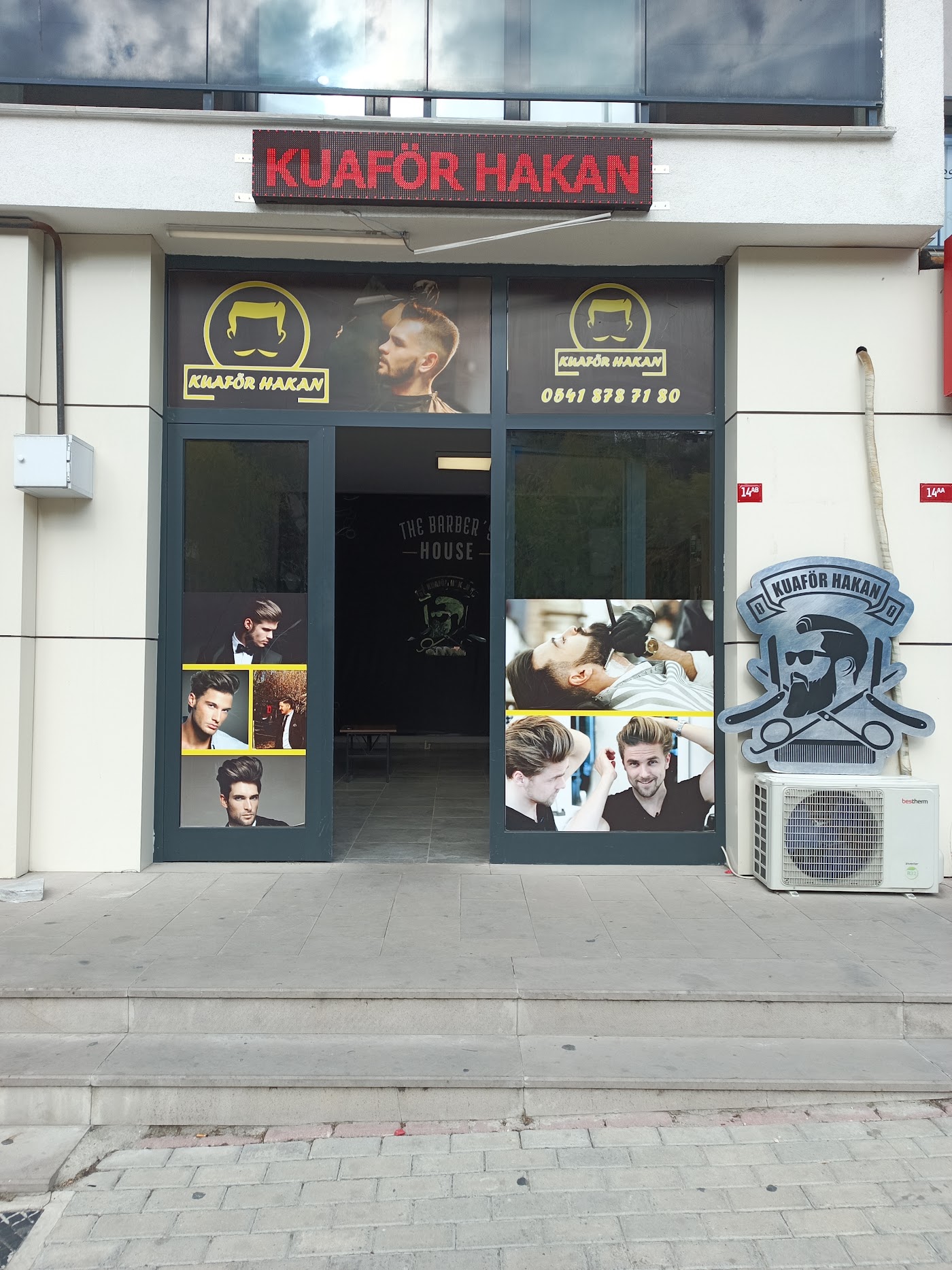 Kuaför Hakan dükkân girişi — Melikgazi Caddesi, Başakşehir